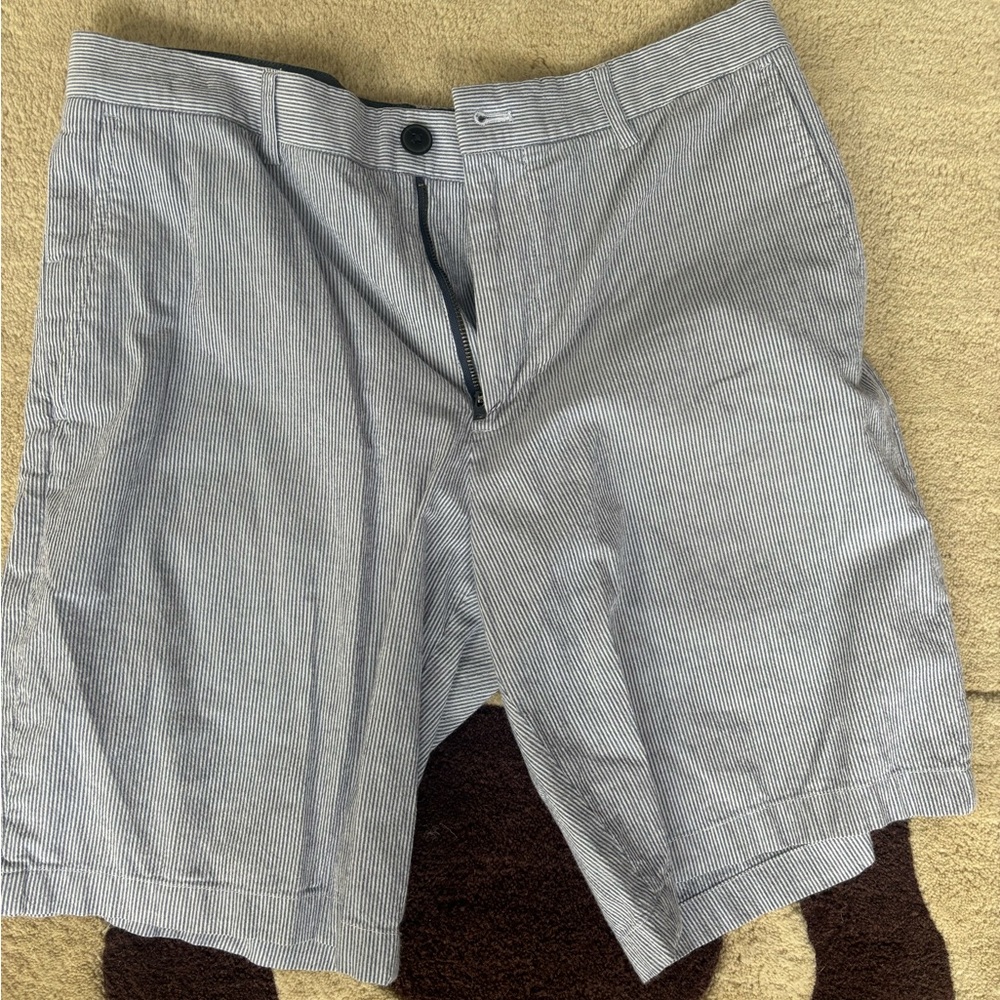 Club Monaco Men’s Striped Shorts